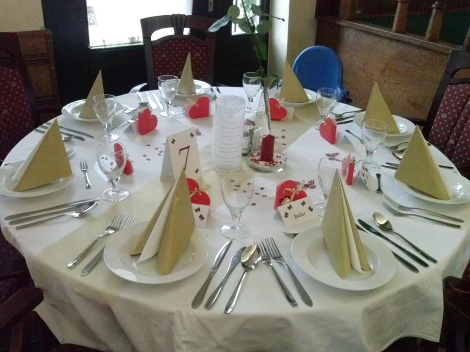 Vadasz Panzio Es Etterem Szombathely Buitenkant foto